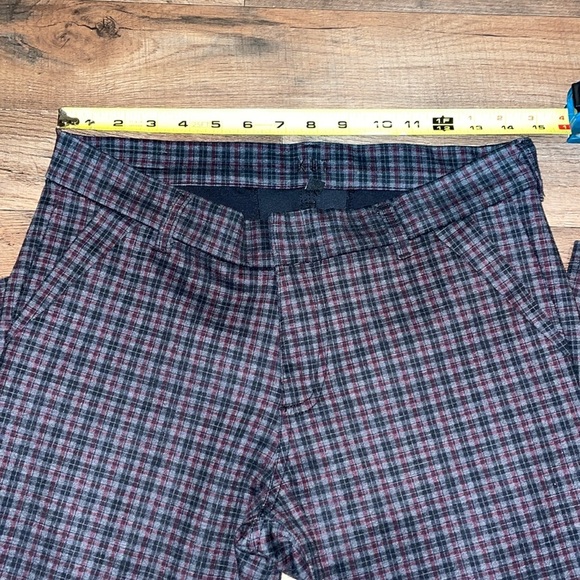 KUT from the Kloth Grey and burgundy Plaid skinny pants. Size 8 - Picture 4 of 10